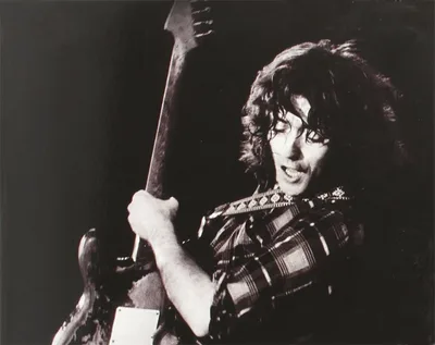 Rory Gallagher ensaiou com os Rolling Stones, mas perdeu a vaga para Ronnie Wood