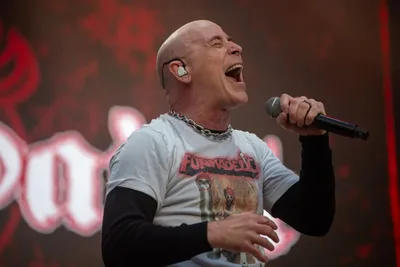 Joey Vera destaca a singularidade de John Bush no Armored Saint